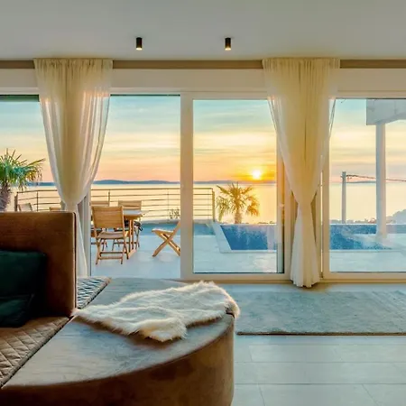 Luxury Astraeus Near Split, Private Pool 빌라
